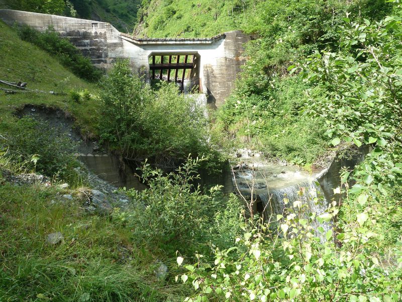 Datei:Geschiebesperre, Grieser Graben 1.jpg