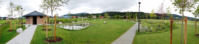 Datei:Panoramabild Urnenhain an der Irlachstraße.JPG