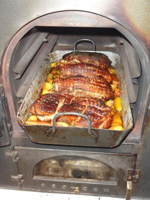 Schweinebraten aus dem Holzofen.jpg