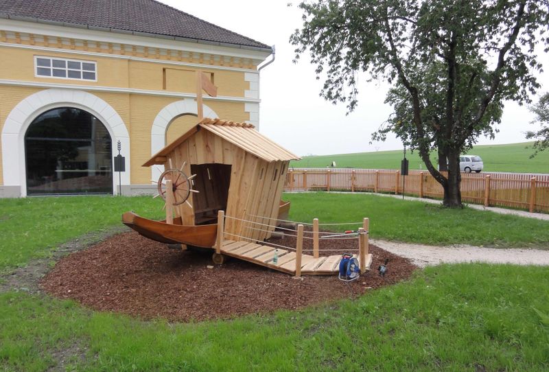 Datei:Trockendock für Kinder.jpg