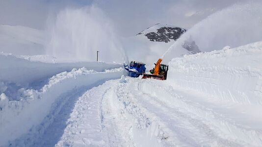 Großglockner Hochalpenstraße Schneeräumung 2021 45.jpg