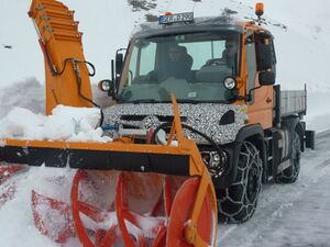 Grossglockner Hochalpenstrasse Schneeraeumung 2013 94.jpg