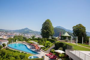 Hotel Schloss Mönchstein Garten.jpg