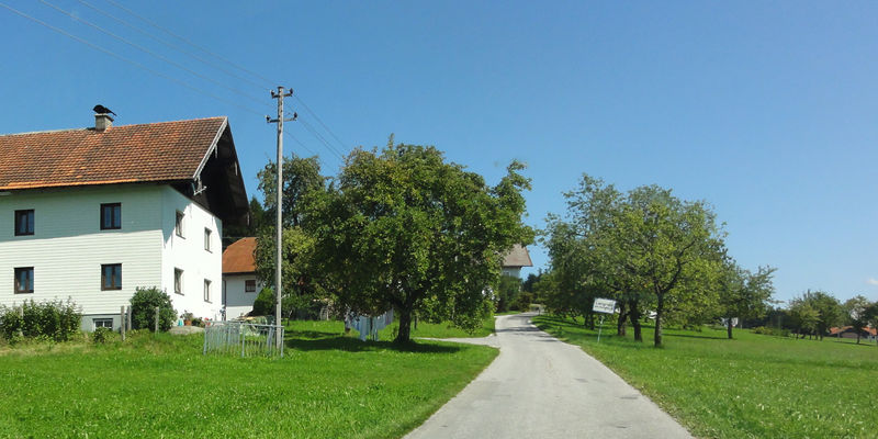 Datei:Lengroid, westlicher Ortschaftsbeginn.jpg