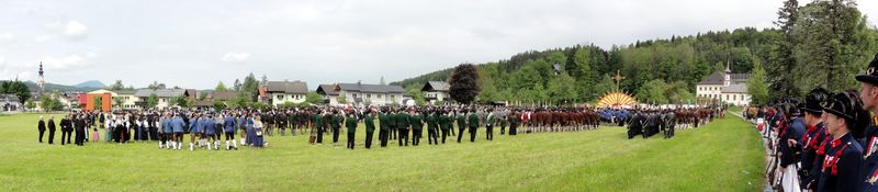 Datei:Panoramabild Festwiese in Thalgau.JPG