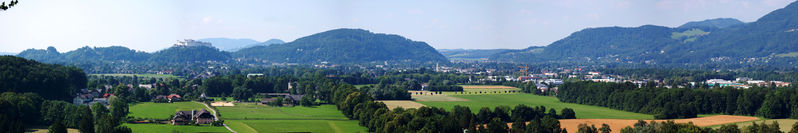 Datei:Panoramabild Südansicht von Salzburg vom Hellbrunner Berg.JPG