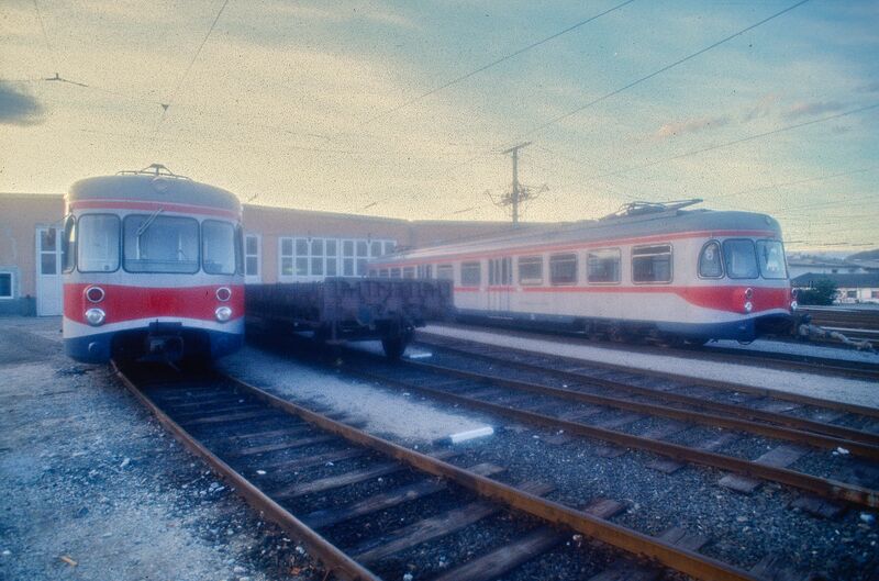 Datei:Salzburger Lokalbahn Triebwagen Silberpfeile.jpg