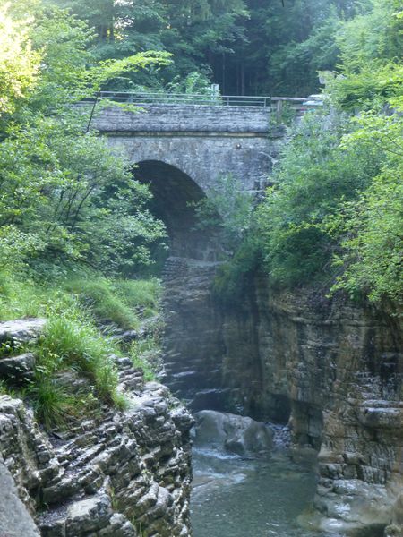 Datei:Tauglverlauf bei der Römerbrücke.jpg