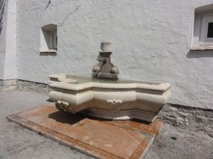 Brunnen am Pfannhauserplatz.JPG