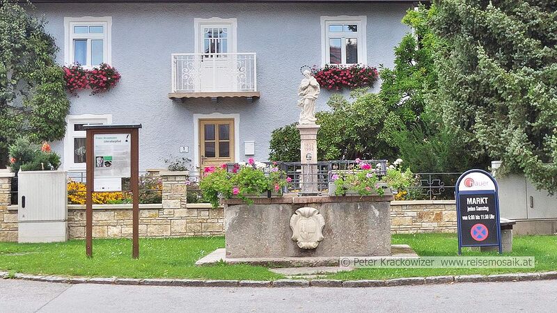 Datei:Dorfbrunnen Köstendorf.jpg