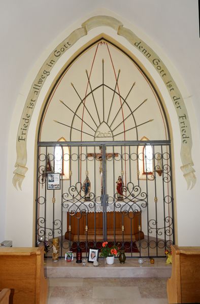 Datei:Friedenskapelle Dürnberg Seeham innen.jpg