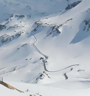 Großglockner Hochalpenstraße Schneeräumung 2021 63.jpg