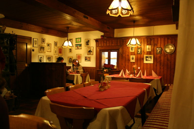 Datei:Mitteregg Alpengasthof Maerz 2011.jpg