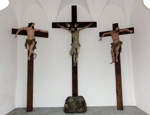 Renovierte Kreuzigungsgruppe in der Hochkreuzkapelle.jpg