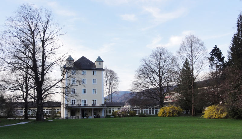 Datei:Schloss Kahlsperg, Frühjahr 2011.jpg