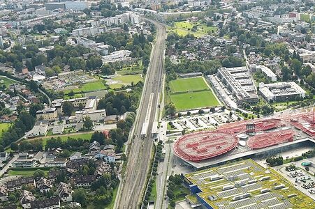 Stadt Salzburg Bolaring-Siedlung Europark Herz-Jesu-Missionare Salzburg-München-Bahn.jpg