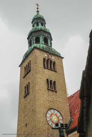 Turmuhr der Stadtpfarrkirche Mülln.jpg