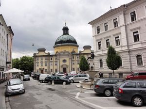 Kajetanerplatz, südliche Ansicht.jpg
