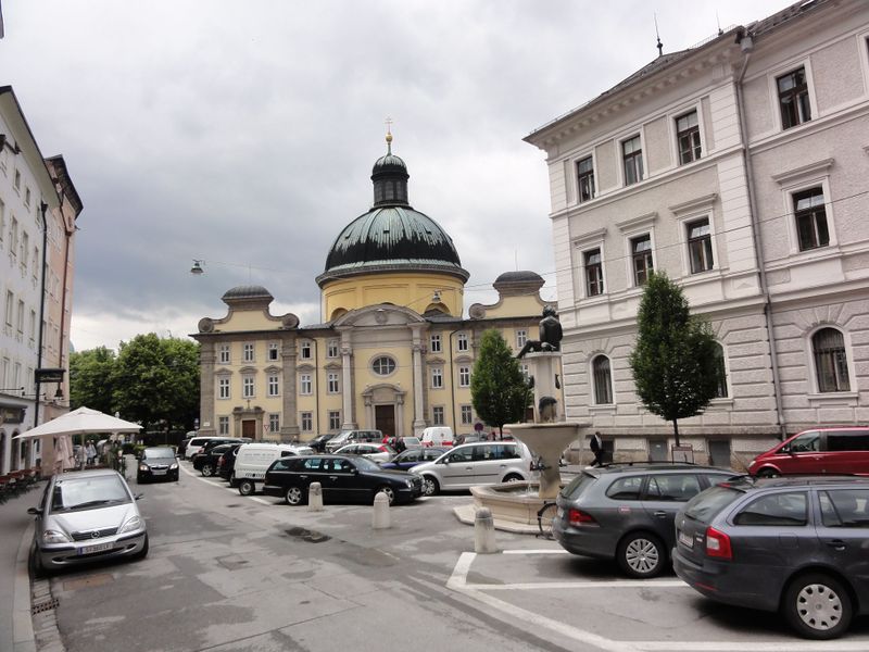 Datei:Kajetanerplatz, südliche Ansicht.jpg