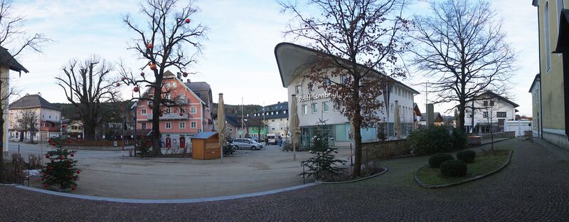 Datei:Thalgauer Kirchenplatzausblick DSC09829.jpg