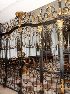 Gitter in der Michaelerkirche.jpg