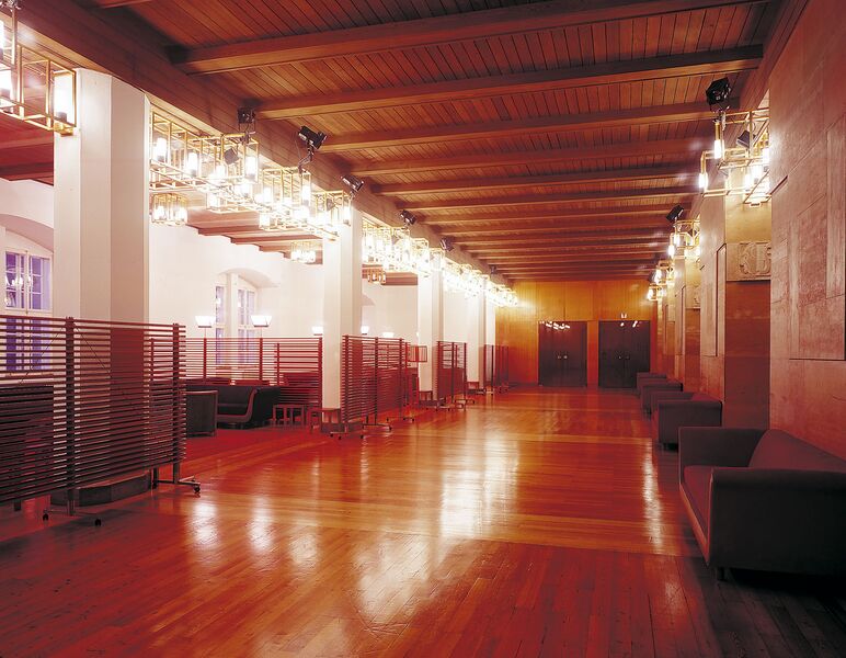 Datei:Großes Festspielhaus Förderer-Lounge.jpg