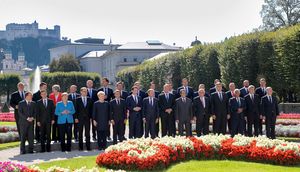EU-Gipfeltreffen 2018 Mirabellgarten Gruppenbild.jpg
