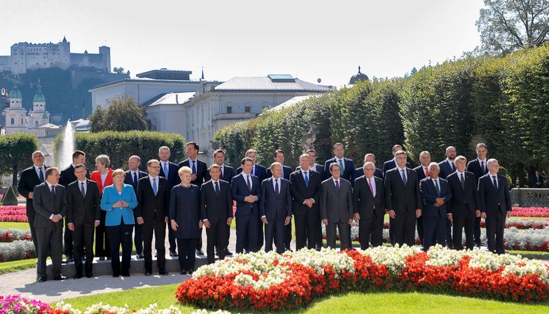 Datei:EU-Gipfeltreffen 2018 Mirabellgarten Gruppenbild.jpg