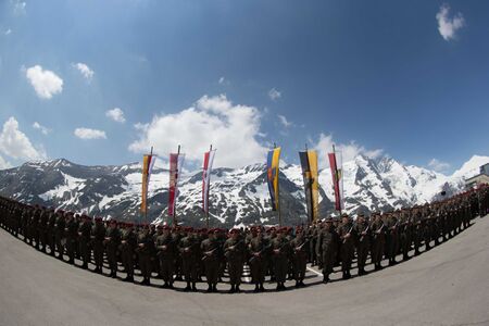 Grossglockner Angelobung 08.jpg