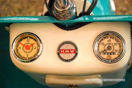 Halleiner Motorenwerk-Treffen 2010 03.jpg