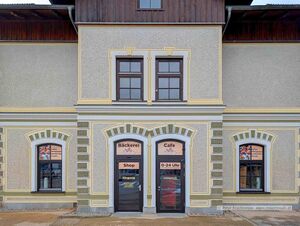 Bäckerei Café Leimüller Bahnhof Neumarkt am Wallersee 01.jpg