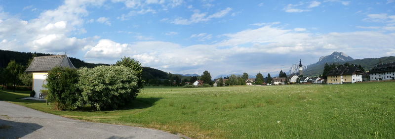 Datei:Herrnhuber Kapelle und Thalgau.jpg