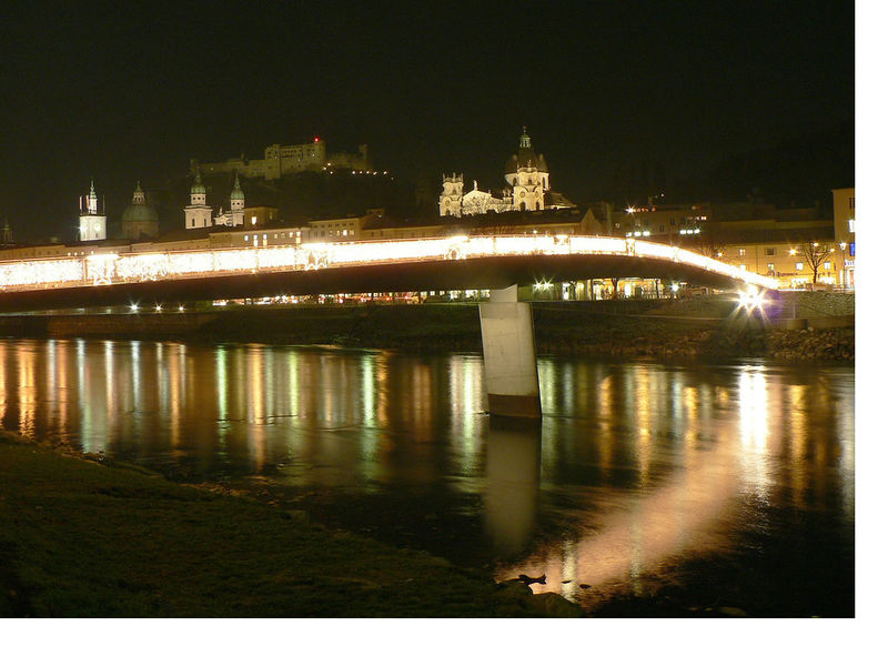 Datei:Makartsteg bei Nacht.jpg