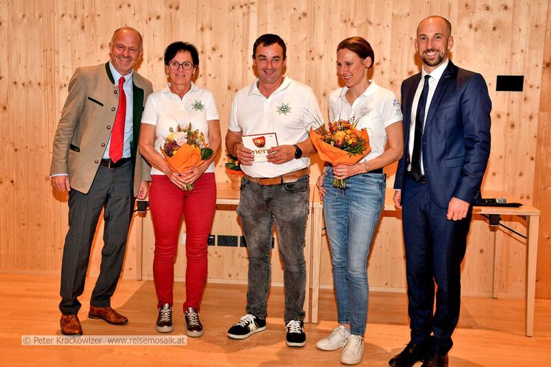 Datei:2025 10 16 Ehrungen Stadtgemeinde Neumarkt Ortsbäuerinnen.jpg