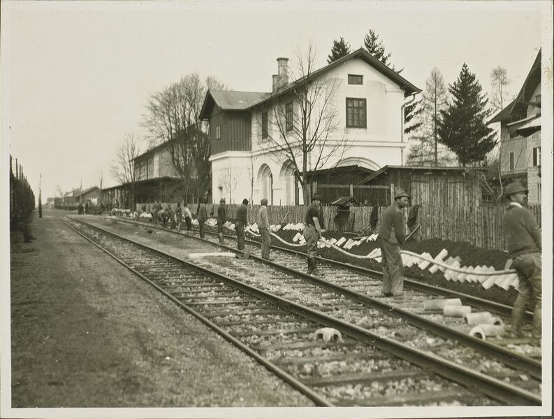 Datei:Bahnhof Bruck-Fusch 1928.jpg