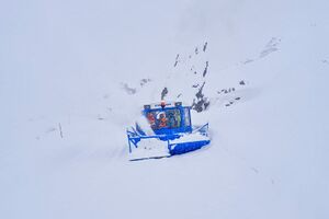 Großglockner Hochalpenstraße Schneeräumung 2024 12.jpg