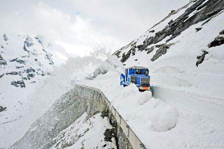 Großglockner Hochalpenstraße Schneeräumung 2025 06.jpg