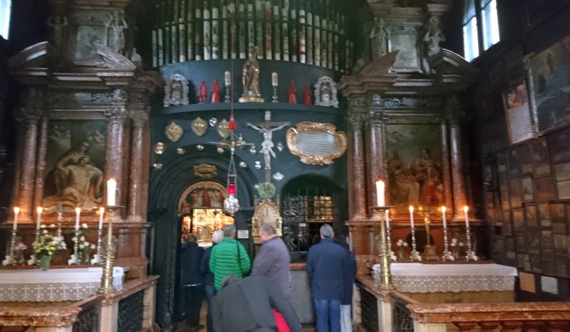 Datei:Eingang zum Gnadenaltar.jpg