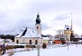 Elsbethen Pfarrkirche und Schloss Goldenstein.jpg