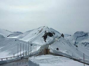 Grossglockner Hochalpenstrasse Schneeraeumung 2013 76.jpg
