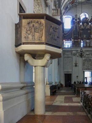 Predigtkanzel im Salzburger Dom.jpg