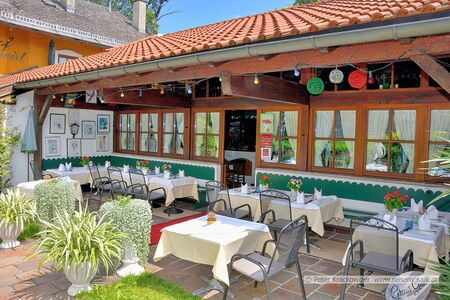 Gasthof Hohlwegwirt Terrasse.jpg
