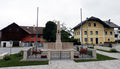 Neugestaltetes Kriegerdenkmal in Eugendorf.JPG