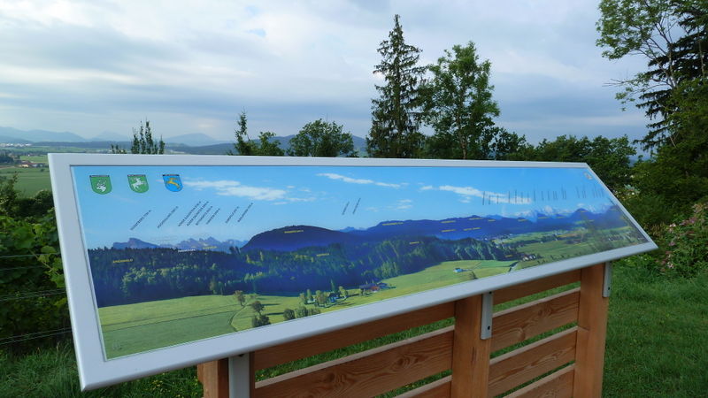 Datei:Panoramafototafel vom Schlossberg in Friedburg.JPG