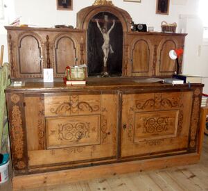 Sakristeischrank in der Höglkirche.JPG