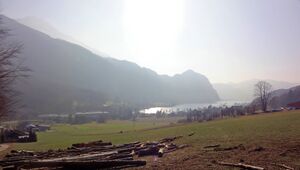 Ausblick vom Viktor Kaplan-Themenweg zum Mondsee.jpg