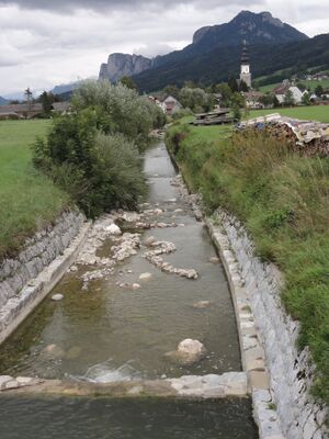 Fischbachbett mit Thalgau.jpg