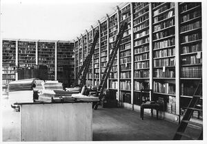 Lesesaal Saal I in der Salzburger Studienbibliothek.jpg