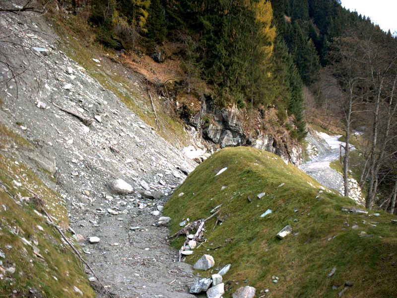 Datei:1ErdwallOkt02.jpg