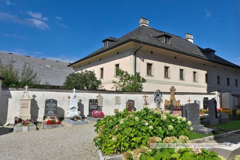 Datei:Dekanatshof Köstendorf 01.jpg